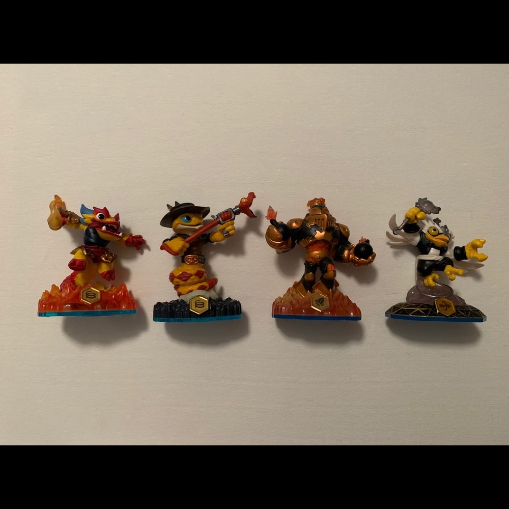 Skylanders Game Pieces Lot Of 4